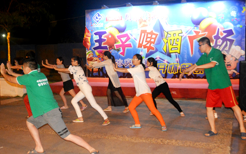 Ӣ������չ�F(xi��n)���~������_����ҹ���@�𱬾�����